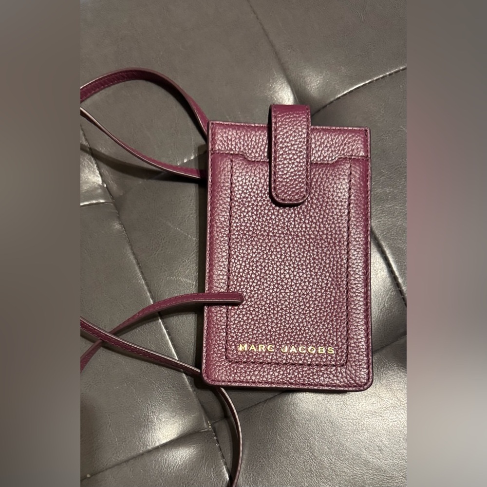 Marc Jacobs Groove pebbled leather.